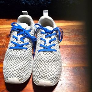 No Bull size 10 men's (women's 11.5) mesh runner shoe